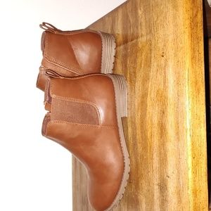 Size 9, brown Chelsea Boots